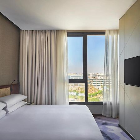 Crowne Plaza - West Cairo Arkan By Ihg 6th of October City Ngoại thất bức ảnh A bedroom at the hotel