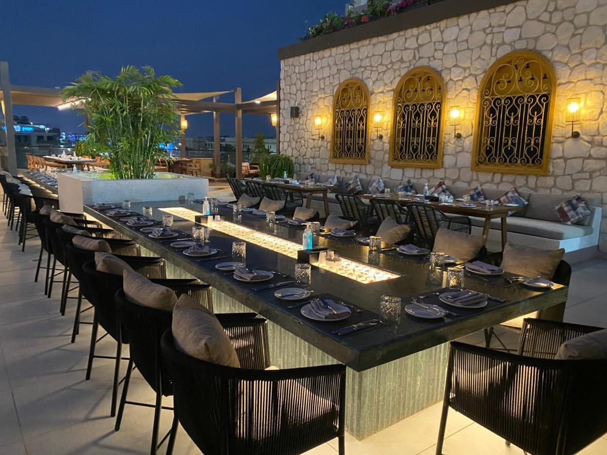 Crowne Plaza - West Cairo Arkan By Ihg 6th of October City Ngoại thất bức ảnh The rooftop bar at the hotel