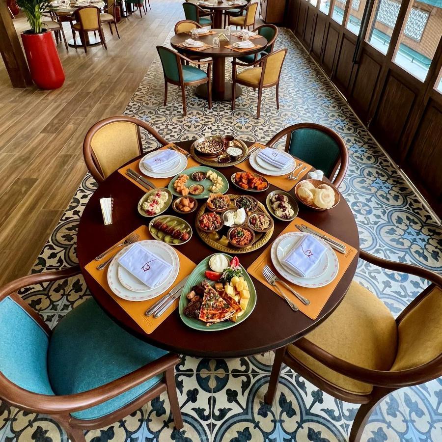Crowne Plaza - West Cairo Arkan By Ihg 6th of October City Ngoại thất bức ảnh A table set for a meal