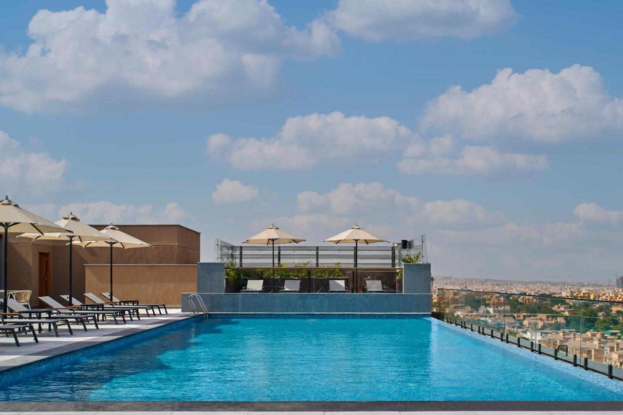 Crowne Plaza - West Cairo Arkan By Ihg 6th of October City Ngoại thất bức ảnh Rooftop pool at the hotel