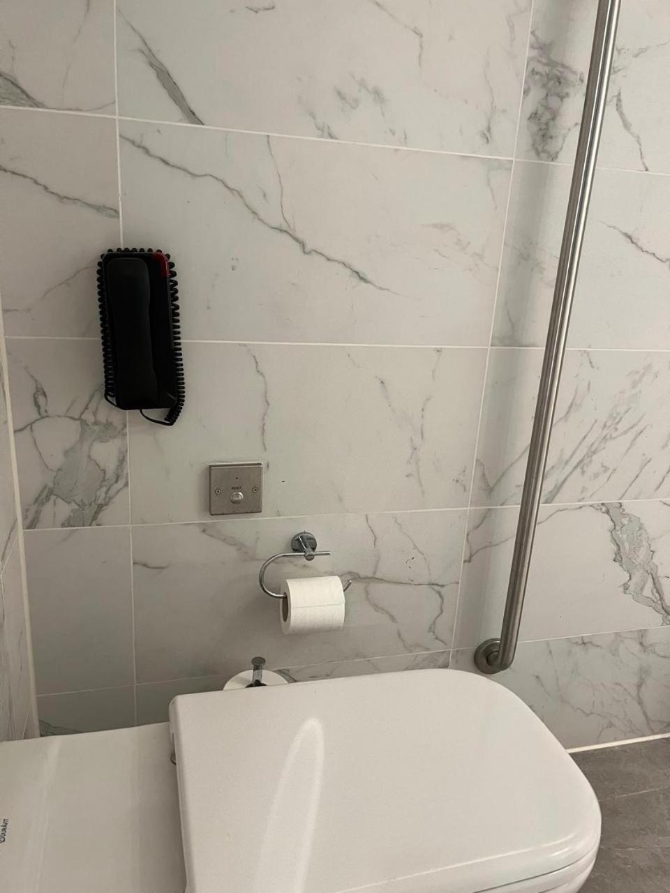Crowne Plaza - West Cairo Arkan By Ihg 6th of October City Ngoại thất bức ảnh A toilet brush holder